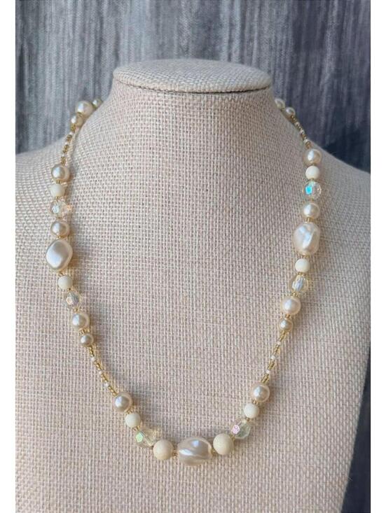 Jewelry - Vintage Faux Pearl Crystal Beaded Necklace Gold